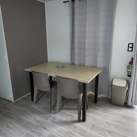 Mobil Premium Кемпинг Ivry-la-Bataille